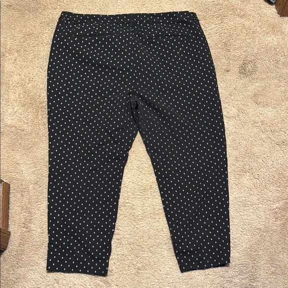 Old Navy‎ Black and White Polka Dot Chinos - Picture 4 of 6